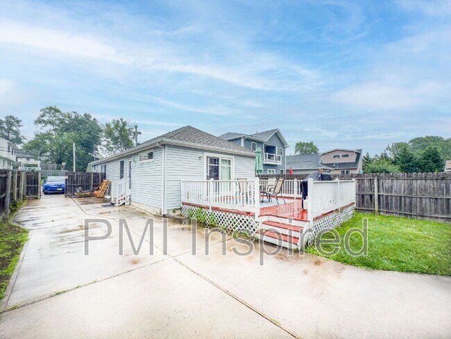 Building Photo - 446 Monmouth Ave