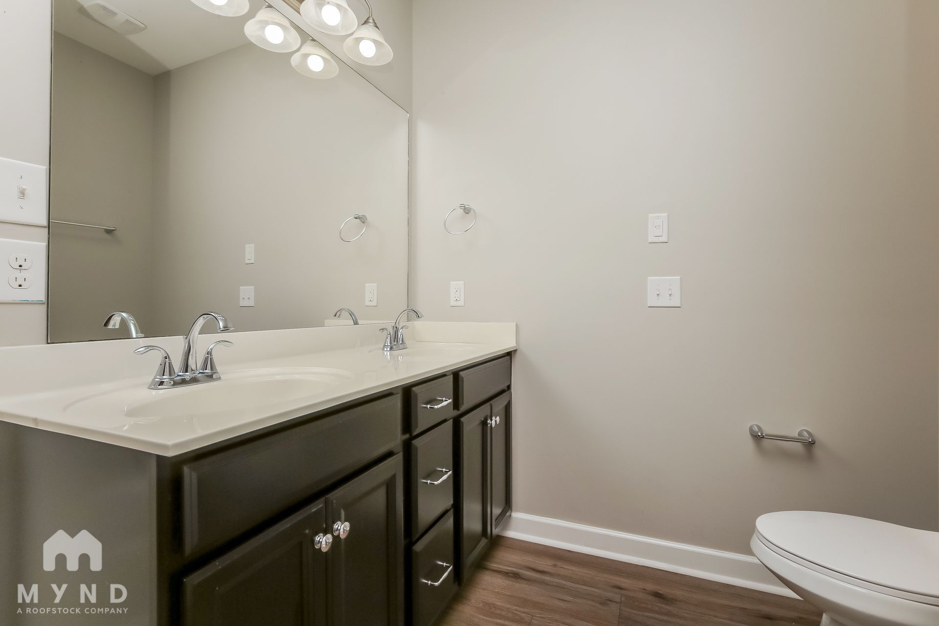 Building Photo - 2233 Dale View Dr