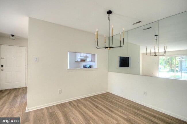 Building Photo - 1301 Hawthorne Ct