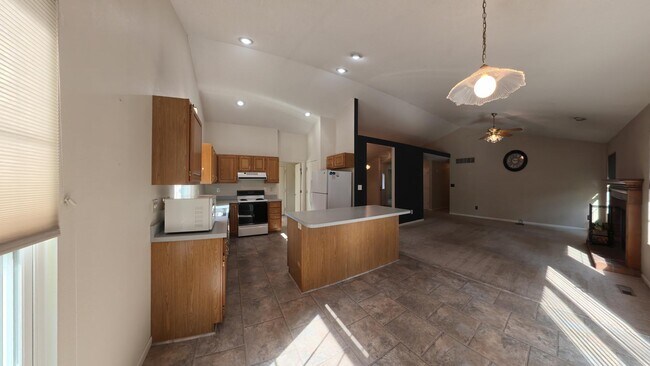 Building Photo - 1125 Butternut Ln