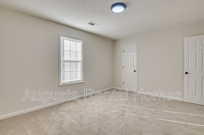 Building Photo - 34 Conifer Ct