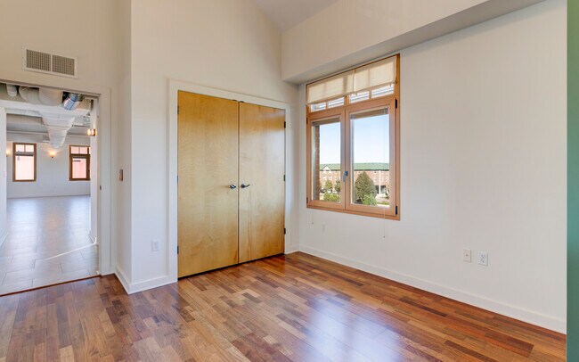 Building Photo - 201 E Las Animas St
