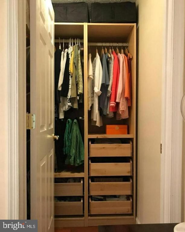 Building Photo - 23 Dufief Ct