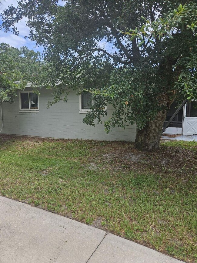 Building Photo - BEAUTIFUL 4 BEDROOM 2 BATH HOME IN THE BEA...
