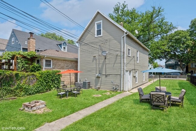 Building Photo - 3010 N Albany Ave