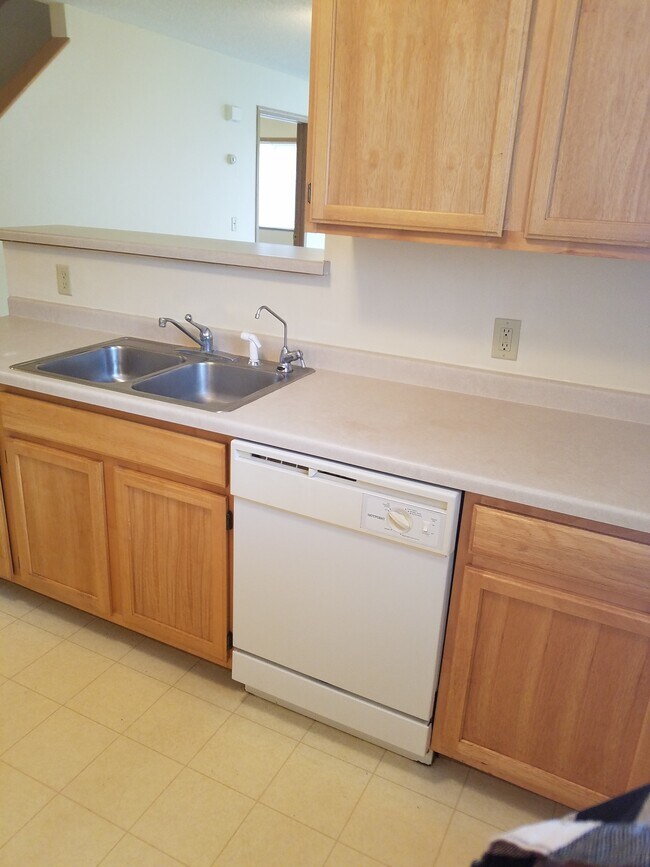 Building Photo - 233 Birch St N