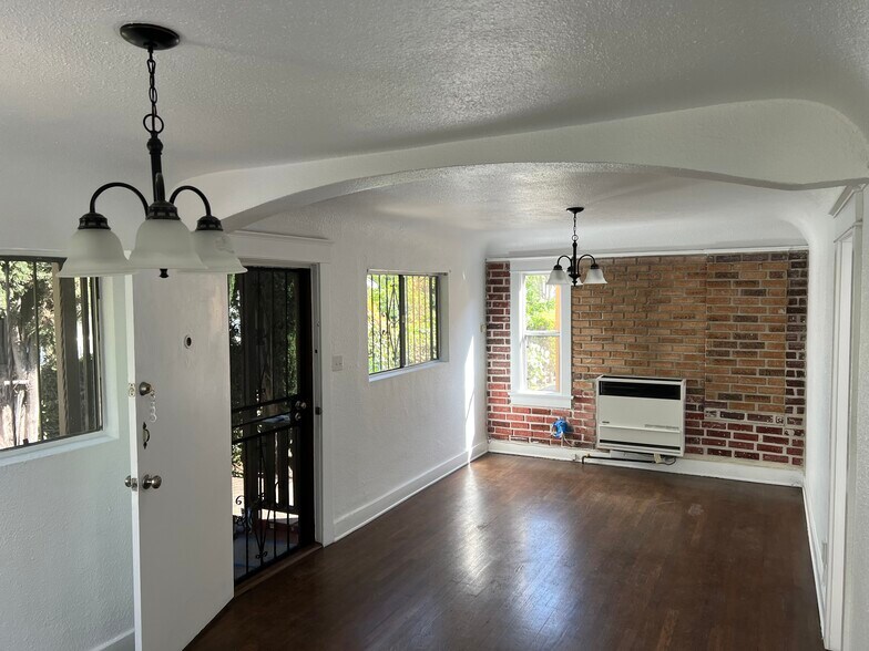 Living-room - 1620 North Avenue 45
