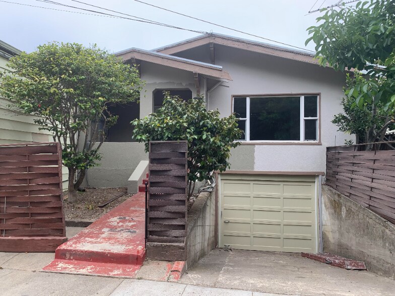 Building Photo - 210 San Antonio Ave