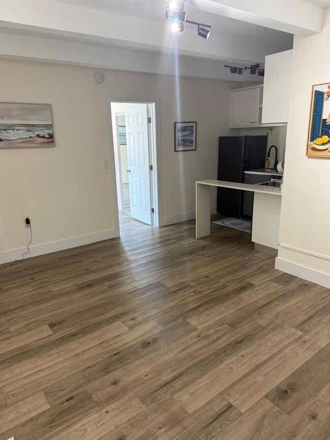 Building Photo - 1020 N Victoria Park Rd