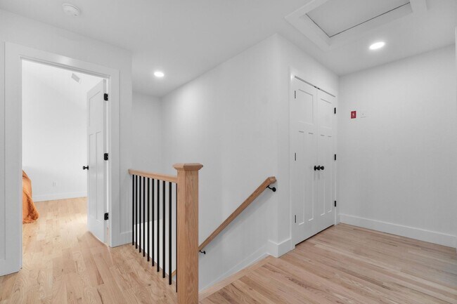 Building Photo - Move In Ready: Custom-built home