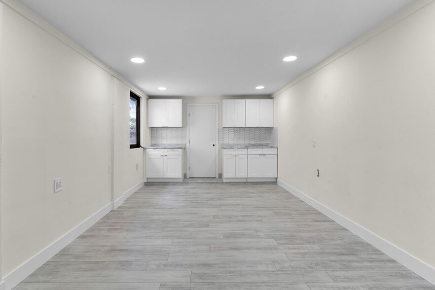 Lights are LED so they do not emit heat. - 725 SW 1st Ave