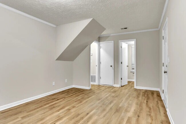 Building Photo - 3728 Adamsville Dr SW