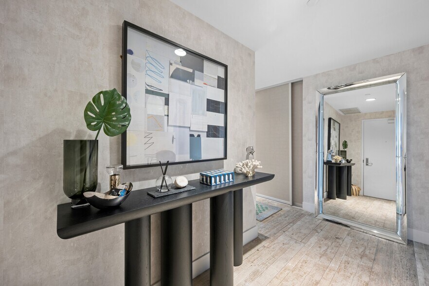 Building Photo - 1010 Brickell Ave
