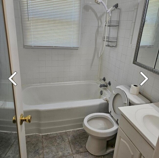 Building Photo - 2324 NW 30th St