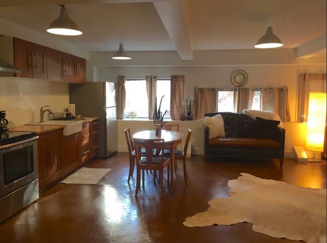 Building Photo - 333 2nd St SE