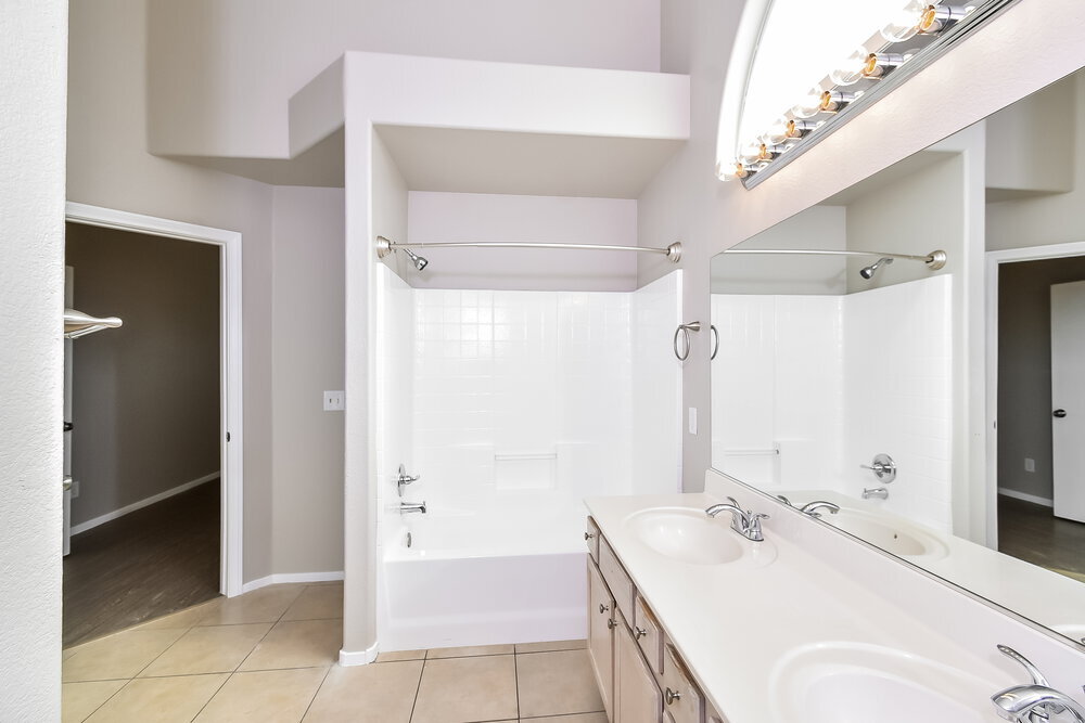 Building Photo - 5828 Meadow Dale Dr