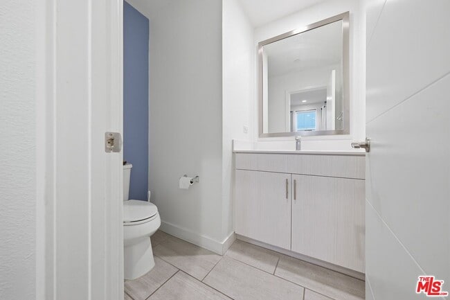 Building Photo - 807 Jade Pl.