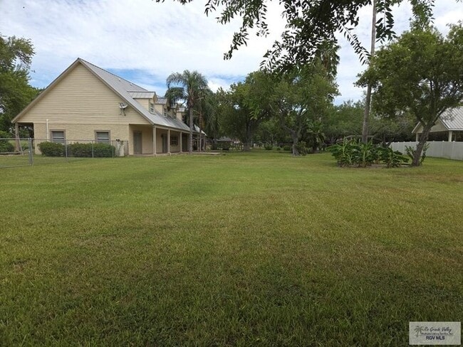 Building Photo - 5917 Country Ln