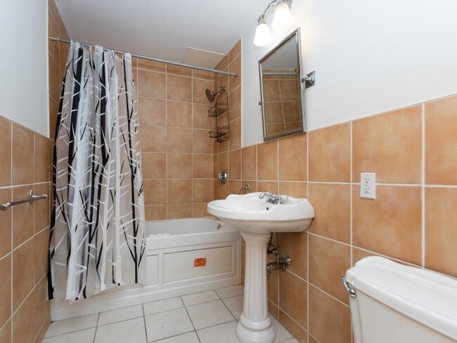 Building Photo - 92 King St