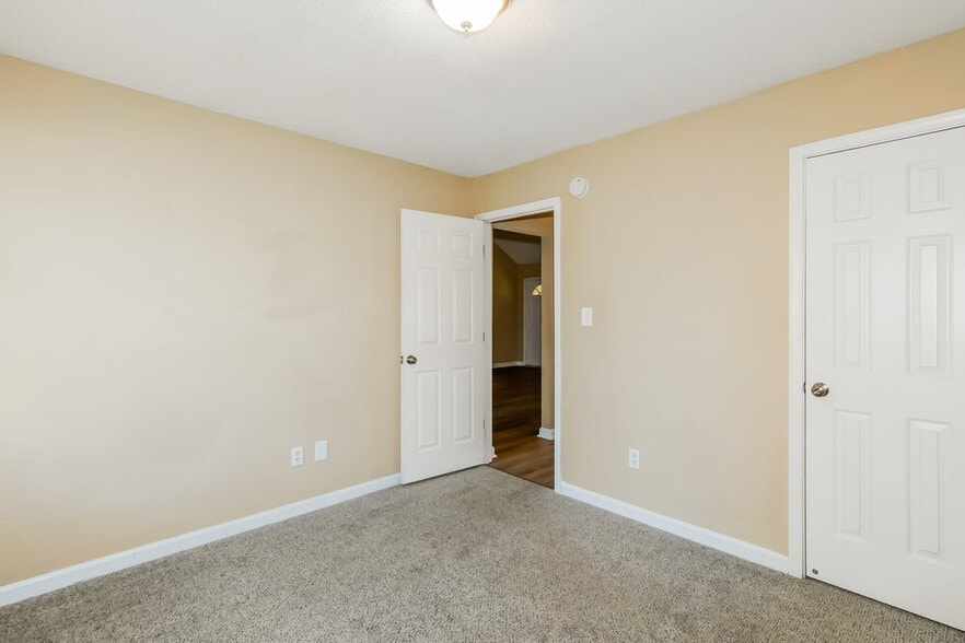 Building Photo - 6916 Fox Briar Cove