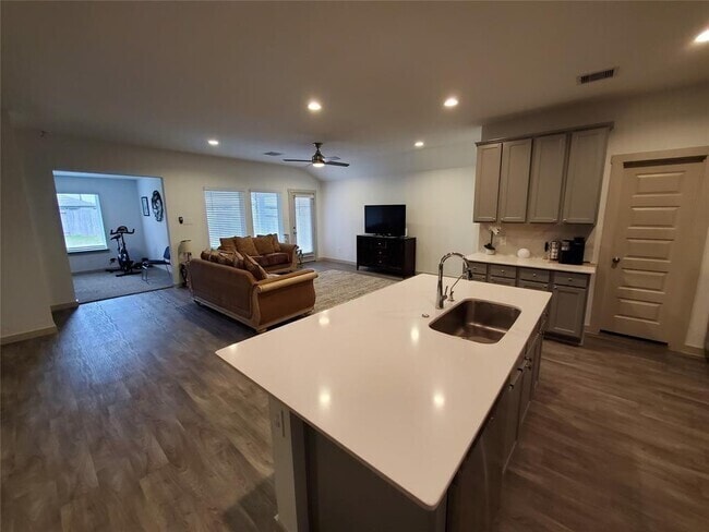 Building Photo - 6910 Dell Vista Drive