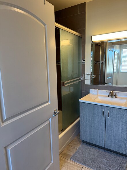 Building Photo - 953 Normandie Ave