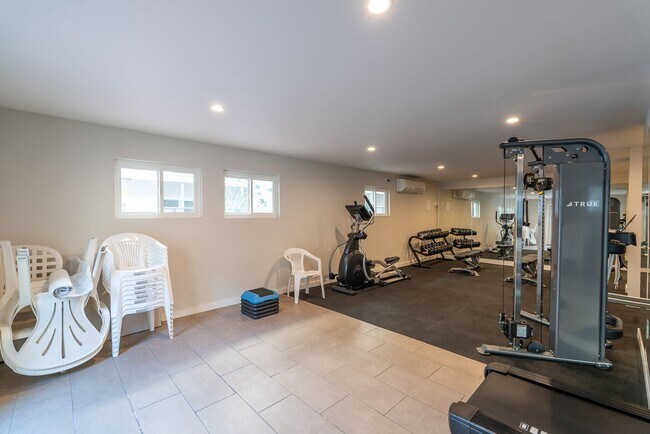 Building Photo - Fully remodeled 2BR/2BA Condo in prime West Hollywood!
