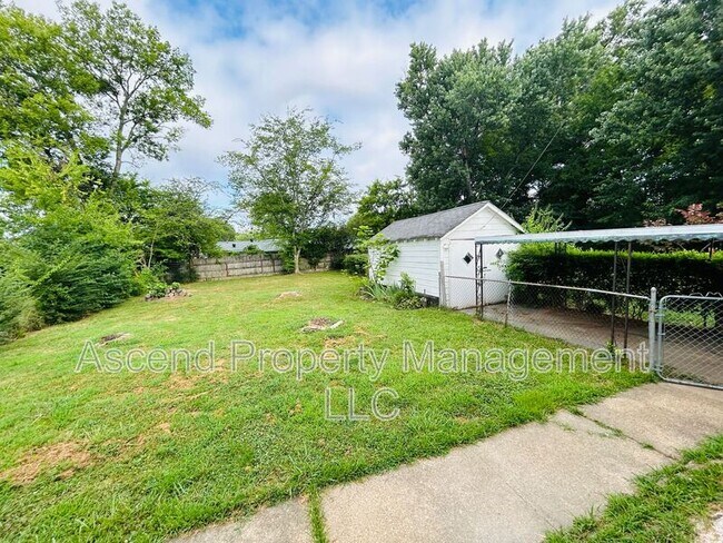 Building Photo - 215 S Moore Rd