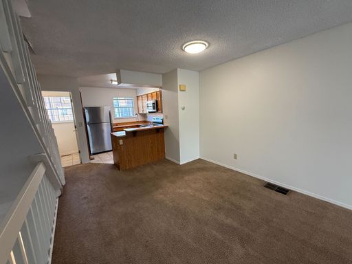 Building Photo - Beautiful 2-Bedroom Townhome in Aurora – Available NOW!