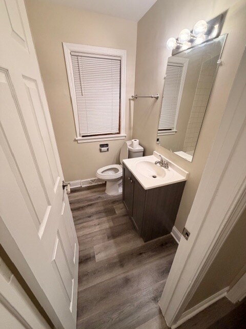 Building Photo - 10324 S Vernon Ave