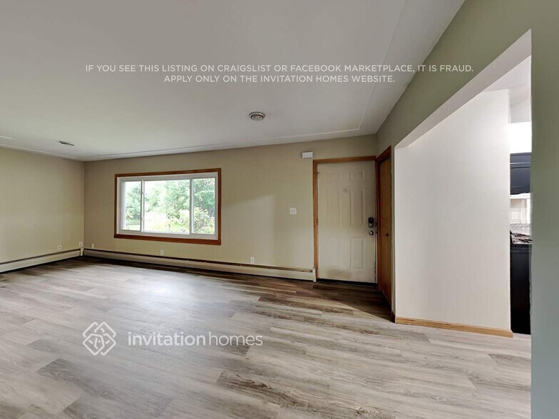 Building Photo - 302 Zinnia Ln N