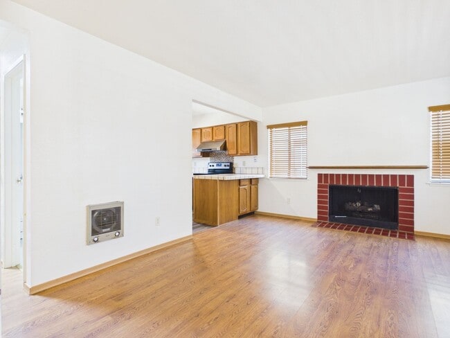Building Photo - Sumaya Condo 2 Bed/2 bath with Fireplace. Includes washer and dryer