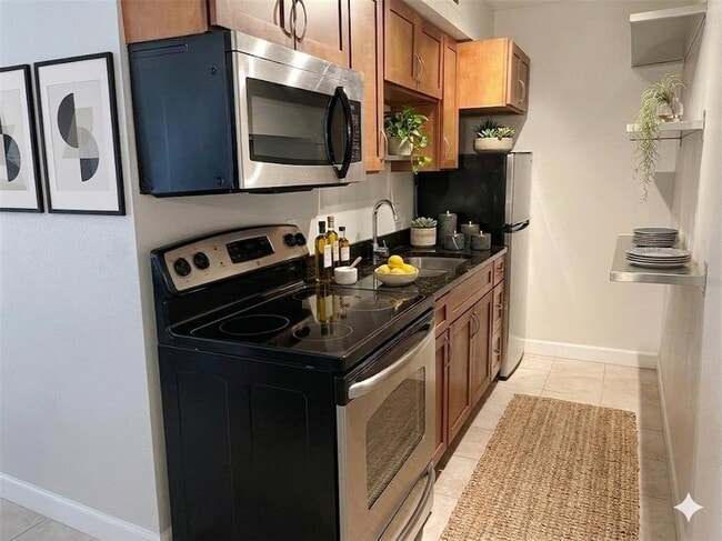 Building Photo - 2020 S Congress Ave