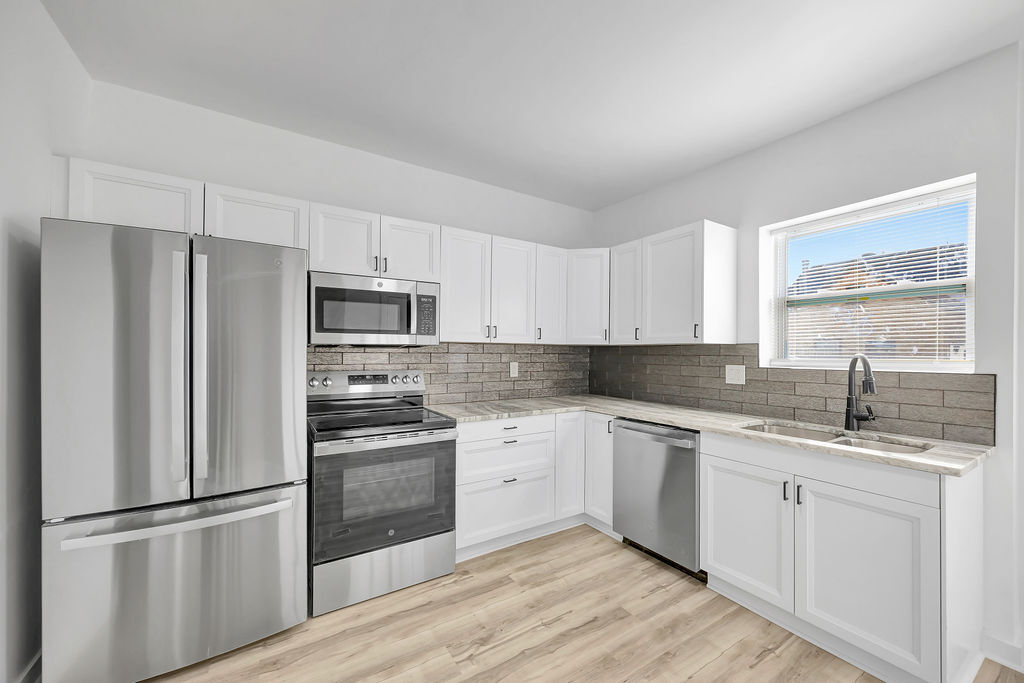 Building Photo - 2022 Central Ave