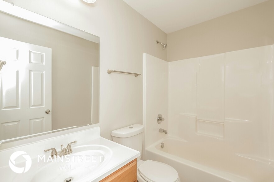 Building Photo - 1911 Elizabeth Oaks Ave