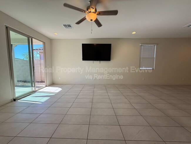 Building Photo - 8755 W Solano Dr