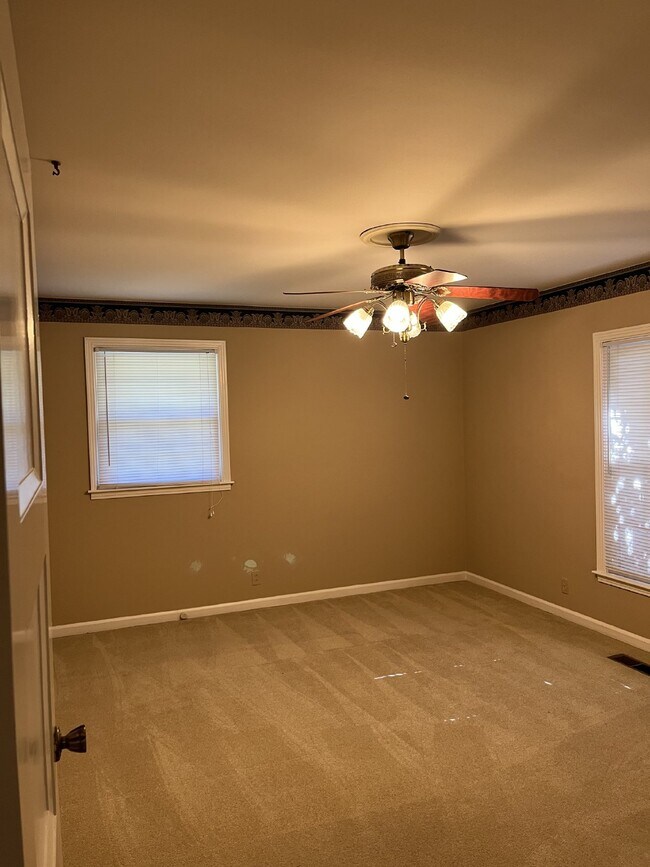 Building Photo - "Charming 3-Bed Sanctuary with Finished Ba...