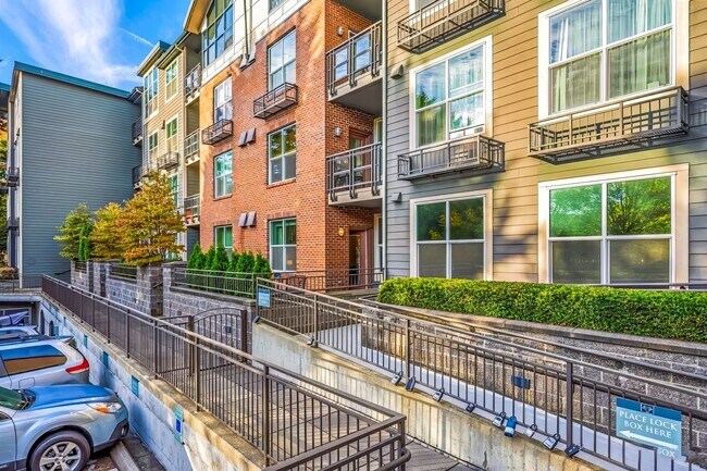Building Photo - Penthouse condo in the ideal location in t...
