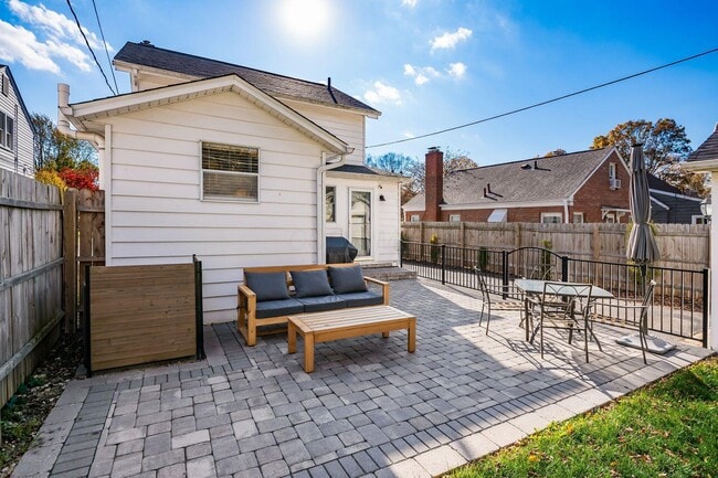 Building Photo - 190 E Dominion Blvd