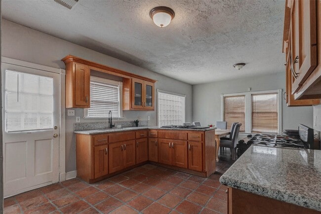 Building Photo - 2410 Cleburne St