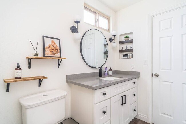 Building Photo - 57405 Navajo Trl