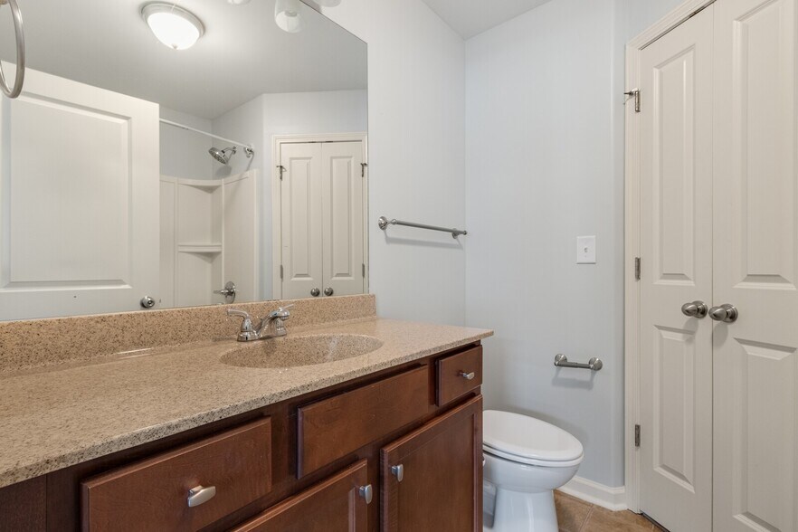 Building Photo - 215 Semel Dr