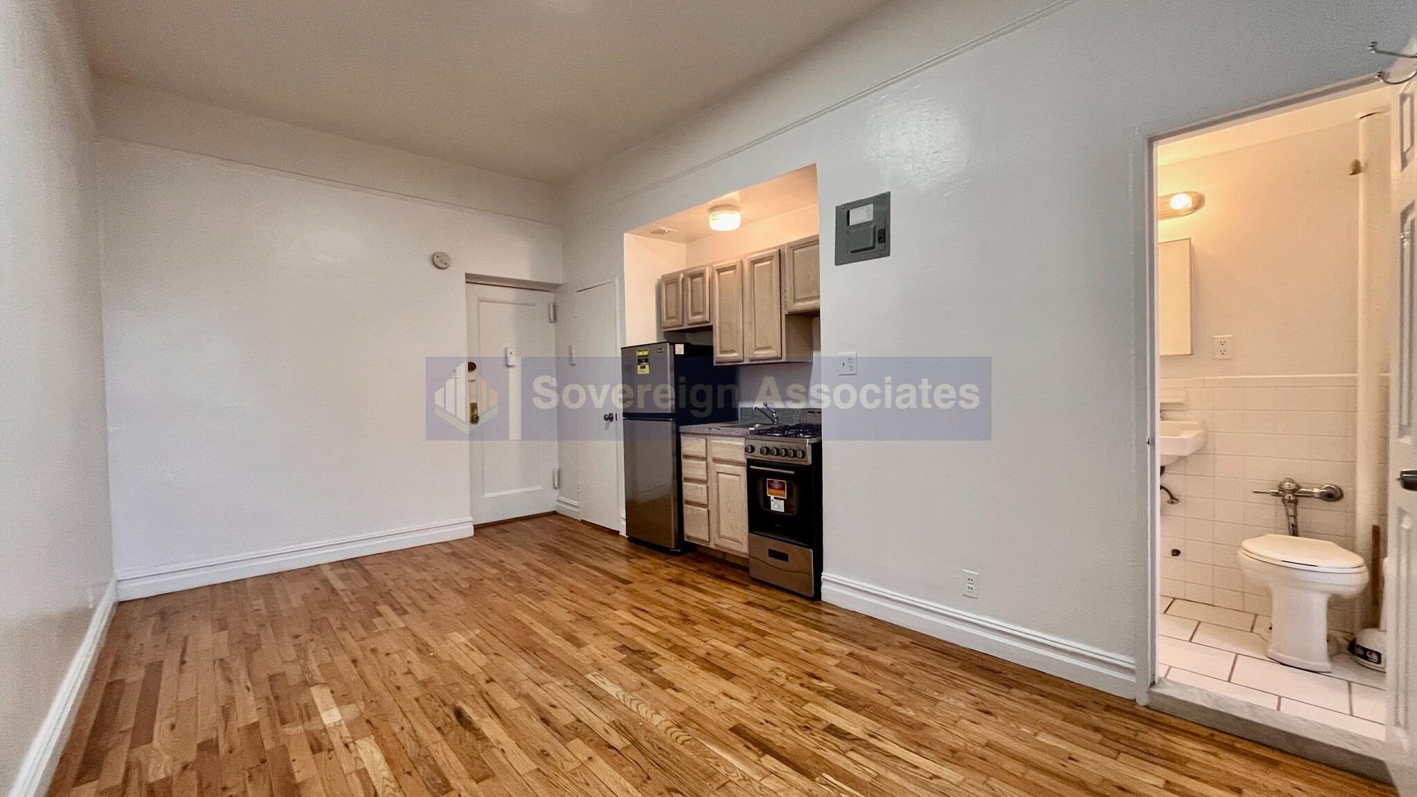 Building Photo - 936 W End Ave