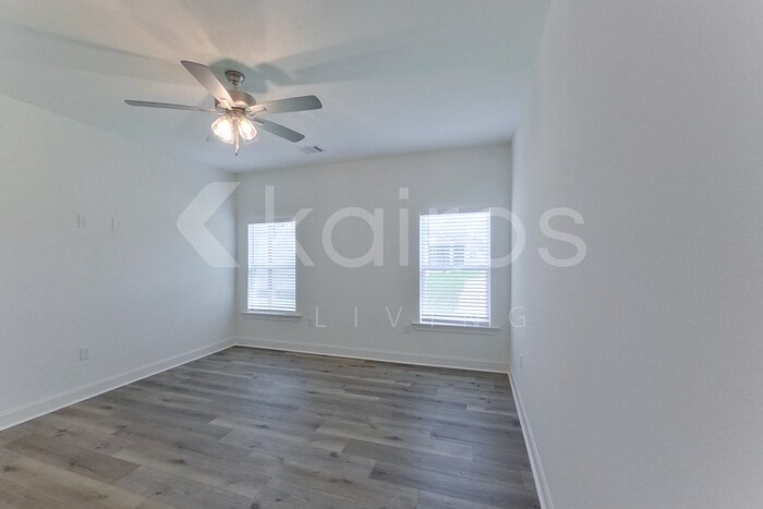 Building Photo - 7936 S Hendrick Dr