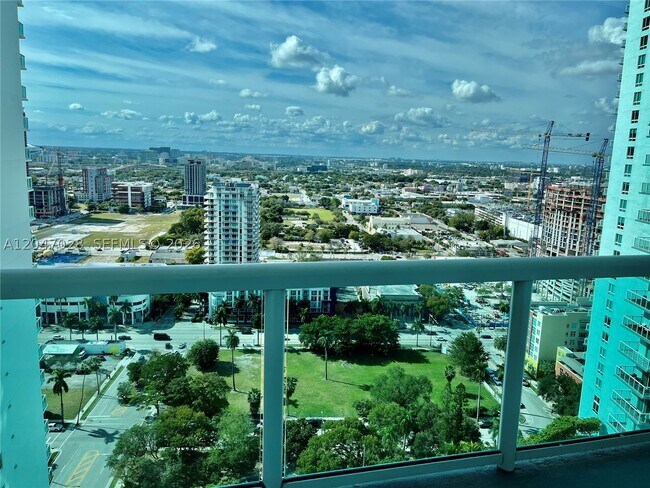 Building Photo - 1800 N Bayshore Dr