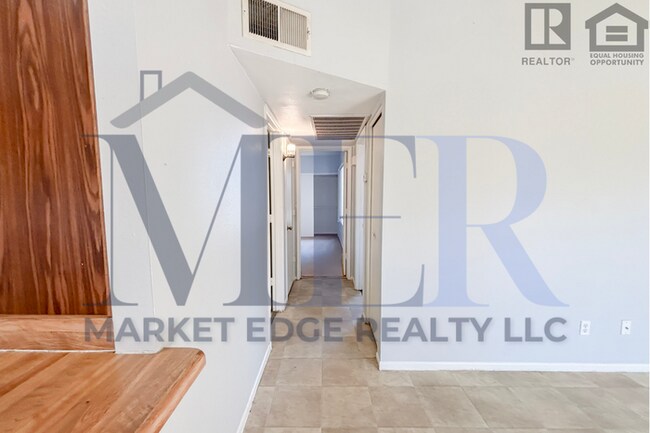 Building Photo - 2Bed/1Bath Condo at Peoria/53rd Ave! Ready...