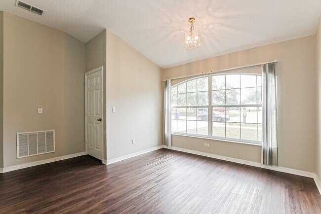 Building Photo - 640 Tranquility St