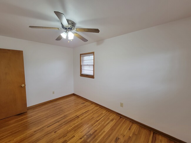 Building Photo - 2316 Royal Dr