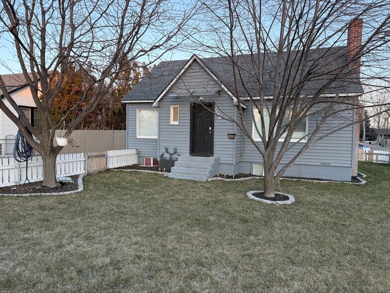 Building Photo - 1124 S Powerline Rd