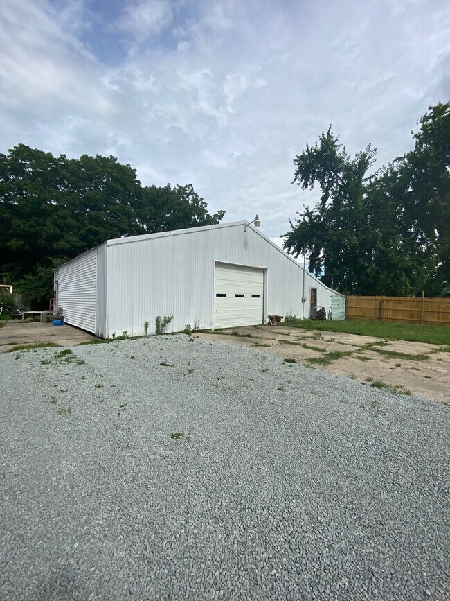 Building Photo - 68037 Franklin St
